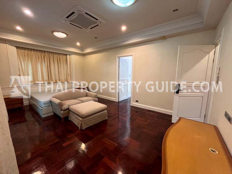 House with Shared Pool in Bangnatrad 